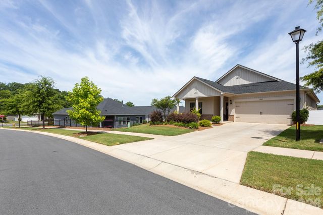 11809 Red Leaf Drive, Charlotte, NC 28215