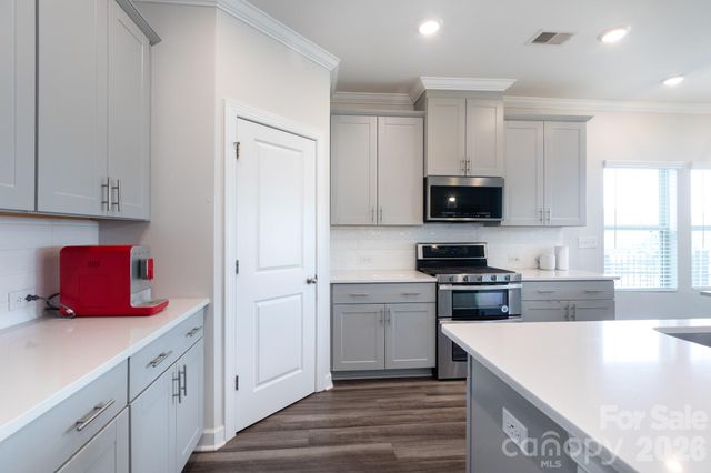 11809 Red Leaf Drive, Charlotte, NC 28215