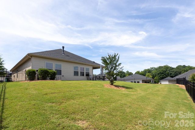11809 Red Leaf Drive, Charlotte, NC 28215