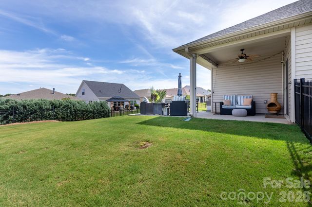 11809 Red Leaf Drive, Charlotte, NC 28215