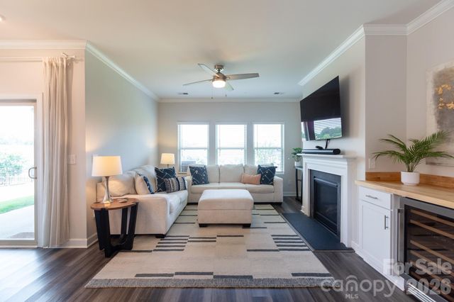 11809 Red Leaf Drive, Charlotte, NC 28215