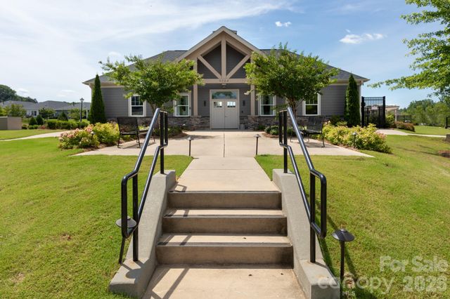 11809 Red Leaf Drive, Charlotte, NC 28215