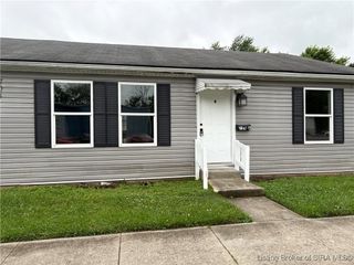 704 E Utica Street A, Sellersburg, IN 47172