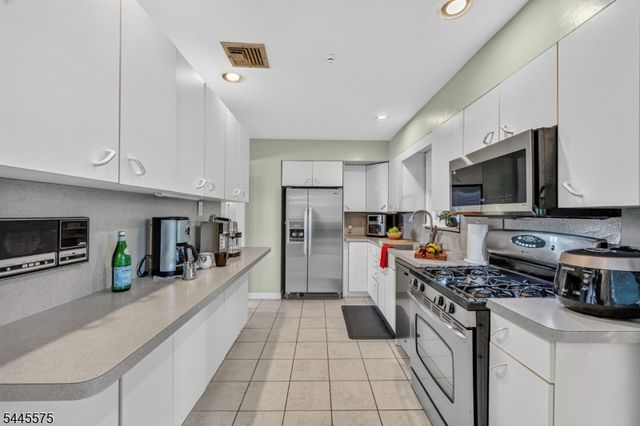 181 Livingston St, Clifton City, NJ 07013
