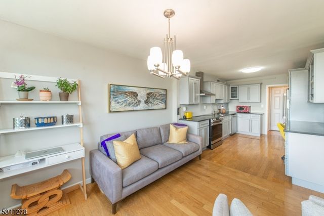 1 Claridge Dr 725, Verona Twp., NJ 07044