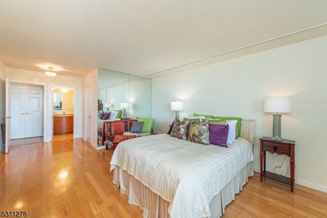 1 Claridge Dr 725, Verona Twp., NJ 07044
