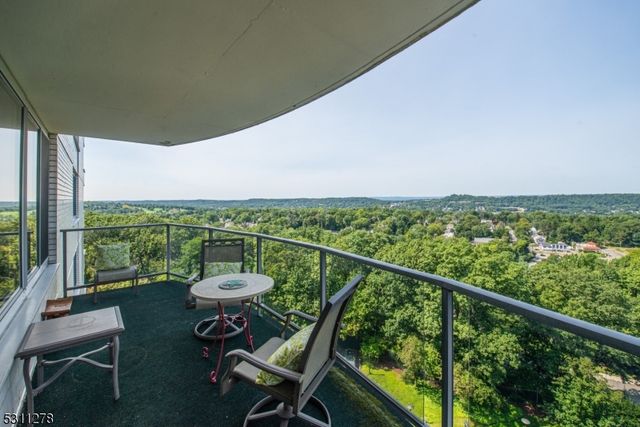 1 Claridge Dr 725, Verona Twp., NJ 07044