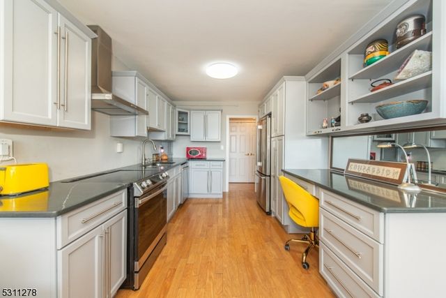 1 Claridge Dr 725, Verona Twp., NJ 07044