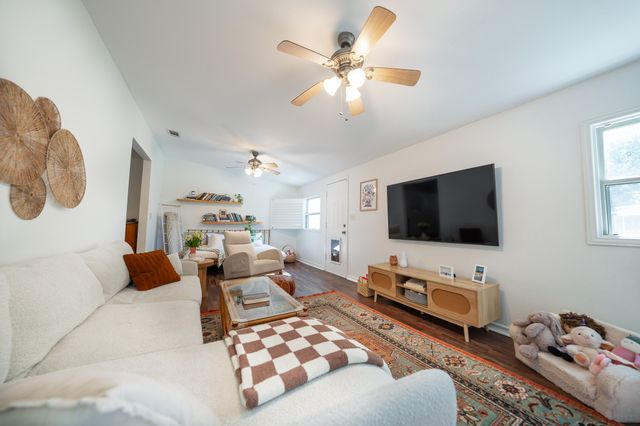 2017 Bluebonnet Drive, Fort Worth, TX 76111