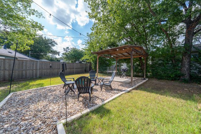 2017 Bluebonnet Drive, Fort Worth, TX 76111