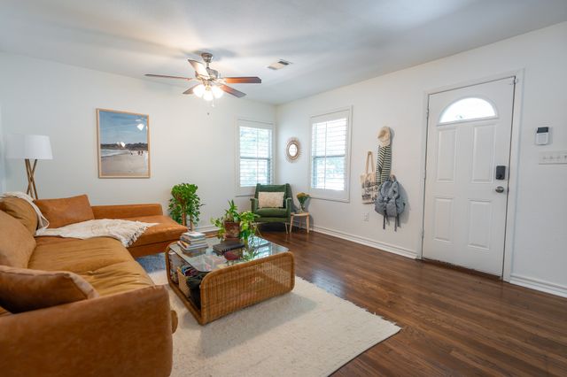 2017 Bluebonnet Drive, Fort Worth, TX 76111