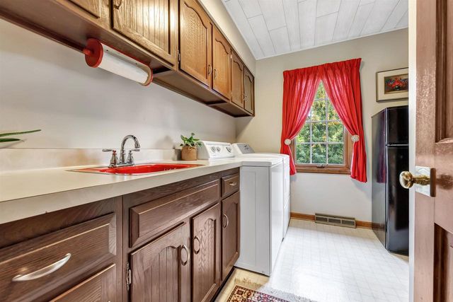 2954 OLD PLANK ROAD, De Pere, WI 54115