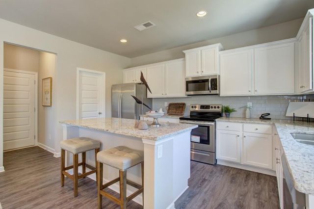 96 Purackal Lane, Statham, GA 30666