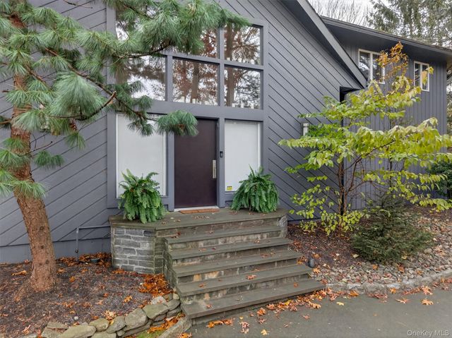 13 Zeck Court, Montebello, NY 10901