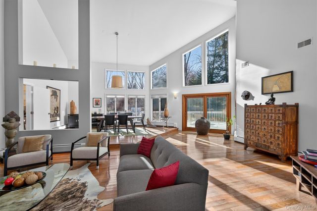 13 Zeck Court, Montebello, NY 10901