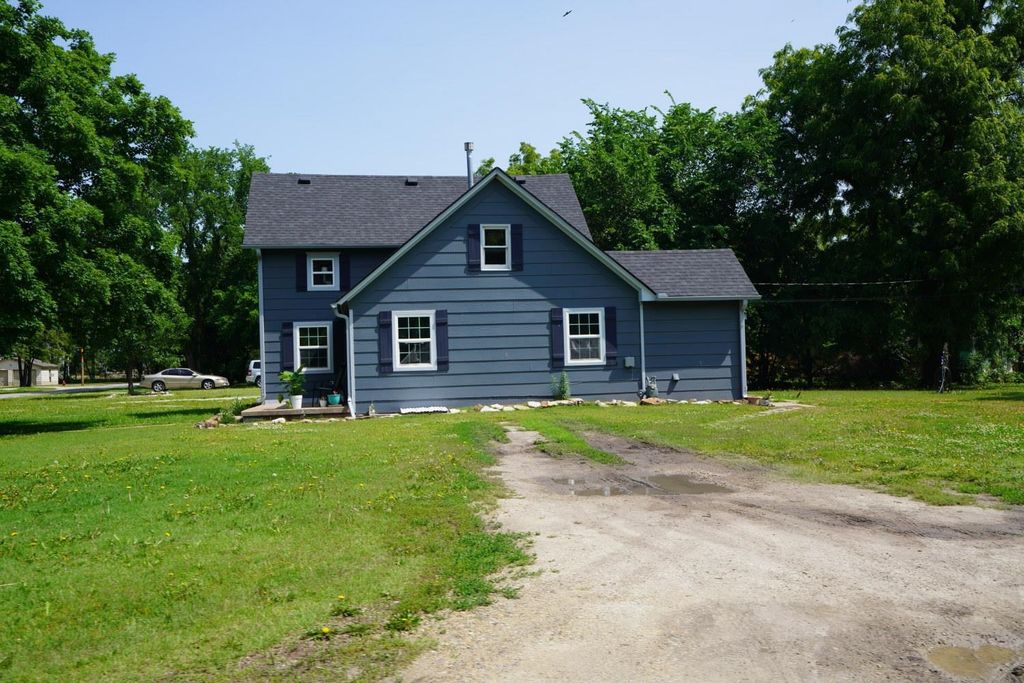 304 N Walnut, Douglass, KS 67039