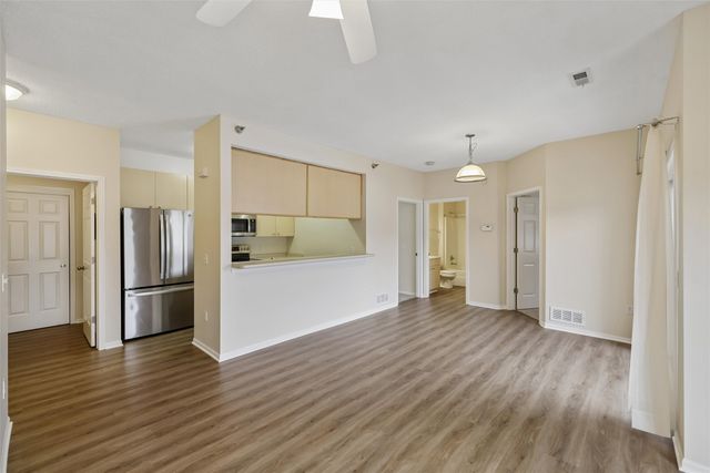 1720 SE LA Grant Parkway 13, Waukee, IA 50263