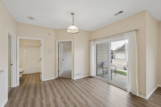 1720 SE LA Grant Parkway 13, Waukee, IA 50263