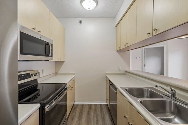 1720 SE LA Grant Parkway 13, Waukee, IA 50263