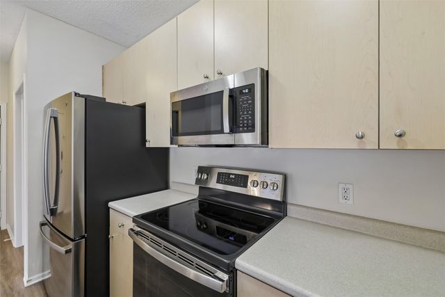 1720 SE LA Grant Parkway 13, Waukee, IA 50263