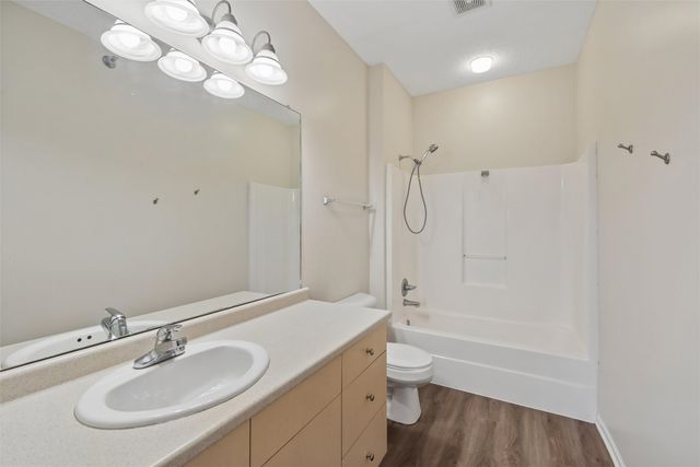 1720 SE LA Grant Parkway 13, Waukee, IA 50263