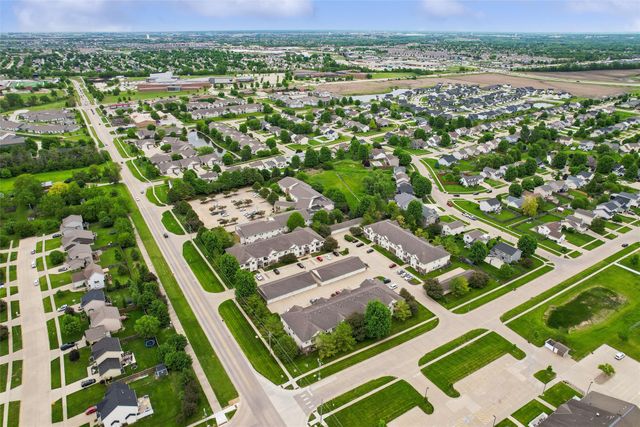 1720 SE LA Grant Parkway 13, Waukee, IA 50263