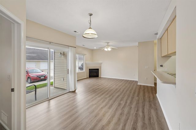 1720 SE LA Grant Parkway 13, Waukee, IA 50263