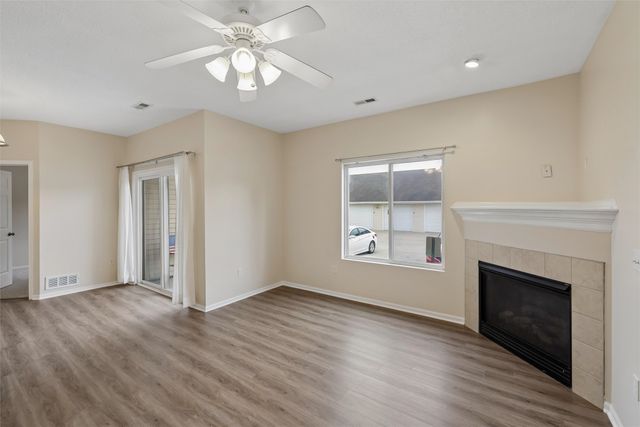 1720 SE LA Grant Parkway 13, Waukee, IA 50263