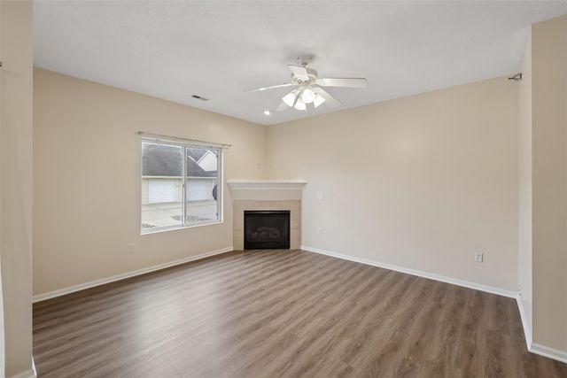 1720 SE LA Grant Parkway 13, Waukee, IA 50263