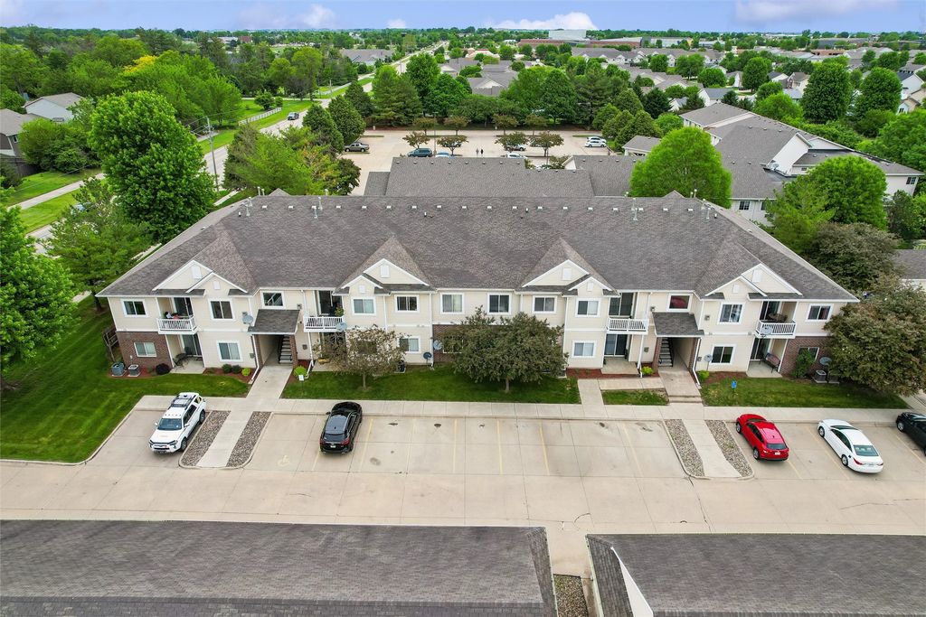 1720 SE LA Grant Parkway 13, Waukee, IA 50263