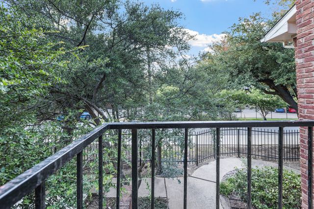 7510 Holly Hill Drive 152, Dallas, TX 75231