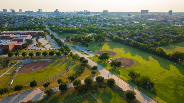 7510 Holly Hill Drive 152, Dallas, TX 75231