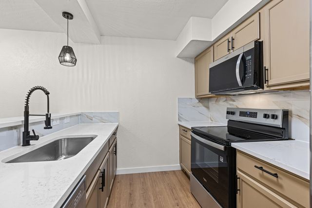 7510 Holly Hill Drive 152, Dallas, TX 75231