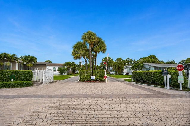 6164 N Ironwood Lane, Atlantis, FL 33462