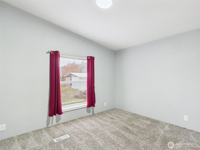 27 Garden Tracts Road, Montesano, WA 98563