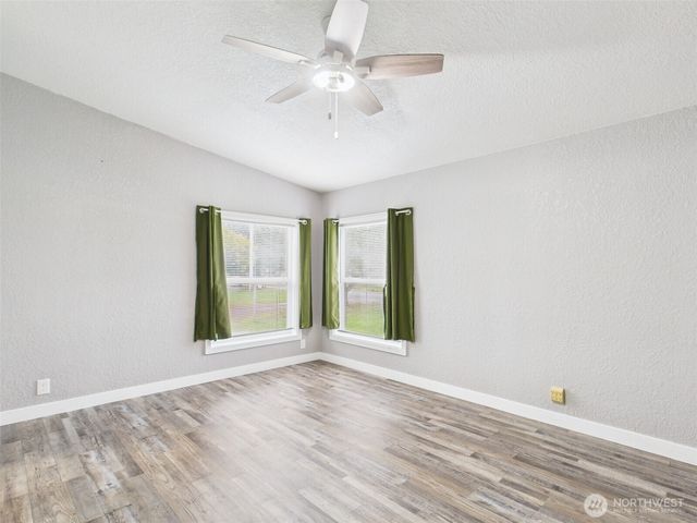 27 Garden Tracts Road, Montesano, WA 98563