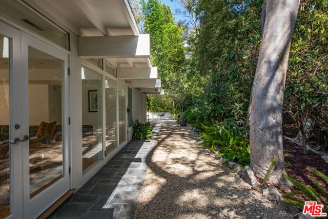 9031 Wonderland Park Avenue, Los Angeles, CA 90046