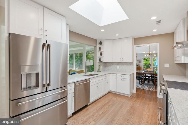 9228 FARNSWORTH DR, Potomac, MD 20854