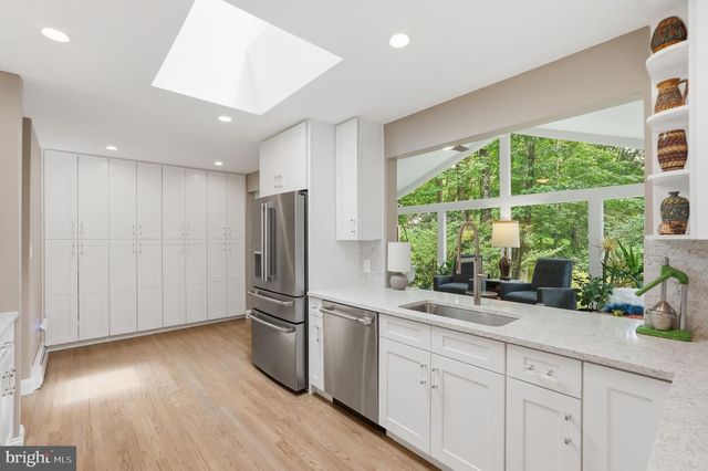 9228 FARNSWORTH DR, Potomac, MD 20854