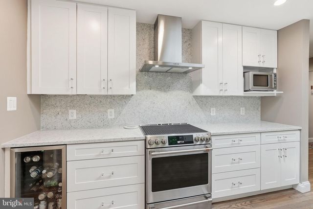9228 FARNSWORTH DR, Potomac, MD 20854