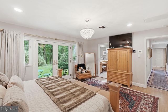 9228 FARNSWORTH DR, Potomac, MD 20854