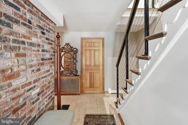 9228 FARNSWORTH DR, Potomac, MD 20854