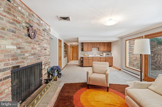 9228 FARNSWORTH DR, Potomac, MD 20854