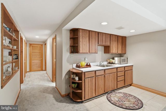 9228 FARNSWORTH DR, Potomac, MD 20854