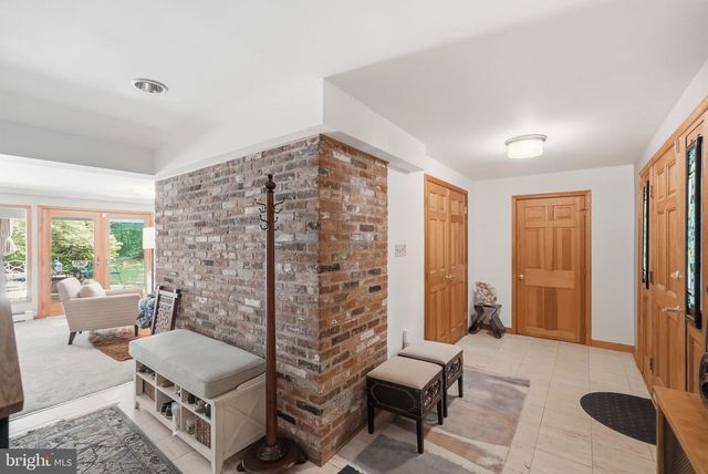 9228 FARNSWORTH DR, Potomac, MD 20854