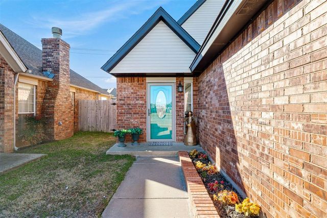2401 Lakecrest Drive, Moore, OK 73170
