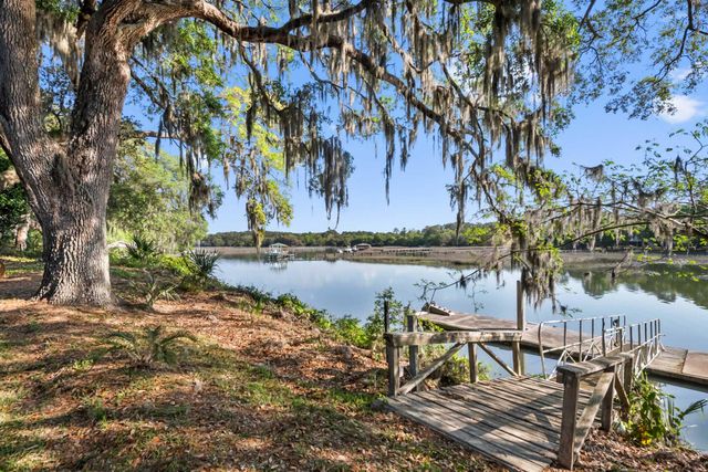 6195 Ranch Road, Wadmalaw Island, SC 29487