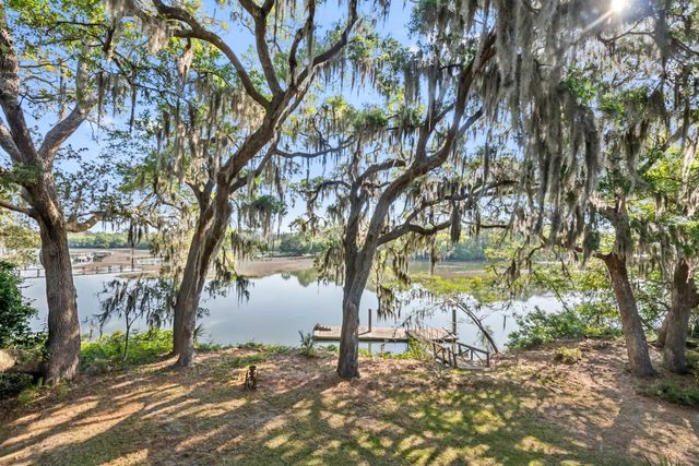 6195 Ranch Road, Wadmalaw Island, SC 29487