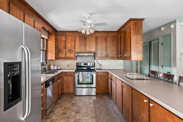 6195 Ranch Road, Wadmalaw Island, SC 29487