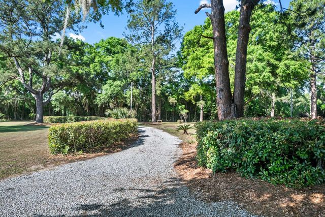 6195 Ranch Road, Wadmalaw Island, SC 29487